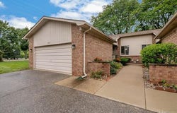 27011 Lincolnshire Drive, Southfield, MI 48034