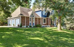 719 White Oak Lane, Gladstone, MO 64116