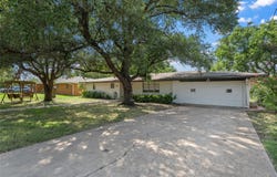 733 W 5th Street, McGregor, TX 76657