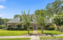 10 Moss Forest Place, Jackson, MS 39211
