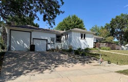 3120 E 19th St, Sioux Falls, SD 57103