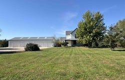 211 1st St N, Moville, IA 51039