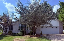 10543 E Deer Creek Rd, Robinson, IL 62454