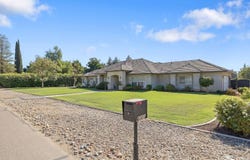 6001 W Grove Court, Visalia, CA 93291