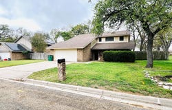 1904 N Hoover Ave, Cameron, TX 76520