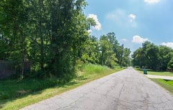 Hollywood lot: 107, Romulus, MI 48174