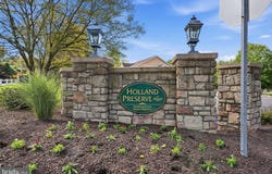 1 FALCON Drive, HOLLAND, PA 18966
