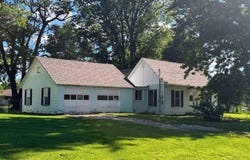 647 E MONROE Street, Cuba, IL 61427