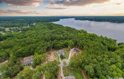 137 Jamestown Ln., Bracey, VA 23919