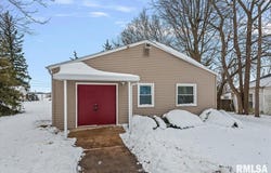 110 W MAIN Street, Pleasant Plains, IL 62677
