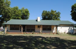 908 N Austin St, Comanche, TX 76442