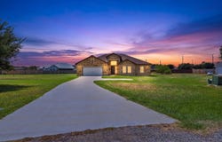100 W SHORT MEADOW DR, Lytle, TX 78052