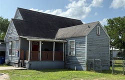 207 Mcgloin Street, Three Rivers, TX 78071