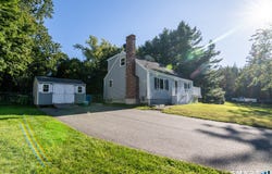 27 New York Road, Montville, CT 06370