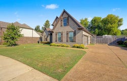9082 OAKVALE Dr, Cordova, TN 38016