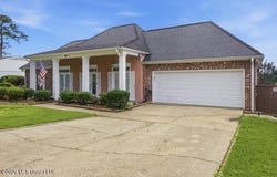 404 Oakbrook Circle, McComb, MS 39648
