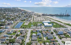 2811 Q 1/2, Galveston, TX 77550