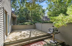1013 Essex Circle, Kalamazoo, MI 49008