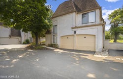 124 Park Gate Drive, Edison, NJ 08820