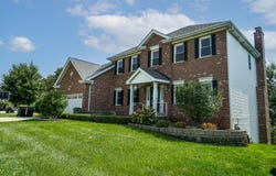 17 Chapel Hill Court, Westmont, IL 60559