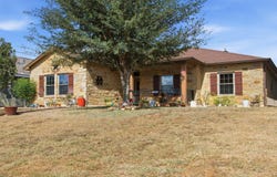 744 Crestview, Floresville, TX 78114