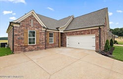 933 Coahoma Court, Nesbit, MS 38651