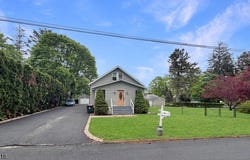 2 Pine St, Mount Olive Twp., NJ 07828-3416