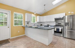 349 Bumble Bee Pass, Cresco, PA 18326