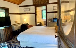 14 Nut Street, Eureka Springs, AR 72632