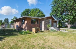 303 W Pine Ave, Meridian, ID 83642
