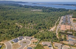 2 Nautical Ct, CoosBay, OR 97420
