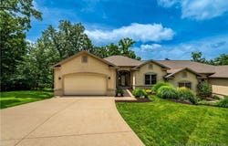768 Resplander Way, Sunrise Beach, MO 65079