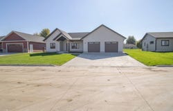 1218 9th Street, Hull, IA 51239