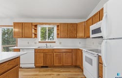 627 N Solar Dr, Sioux Falls, SD 57103-6665