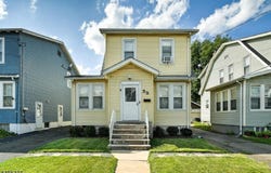 55 Coolidge St, Irvington Twp., NJ 07111-1107