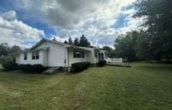 28 Rockleigh Drive, Ewing, NJ 08628