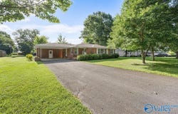 210 Auburn Street, Centre, AL 35960
