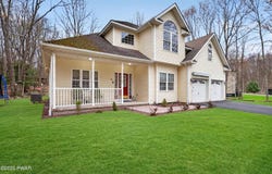 104 St Moritz Drive, Tafton, PA 18464