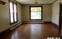 638 E ELM Street, Canton, IL 61520