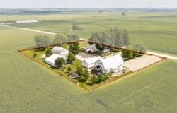 Manchester, IA 52057