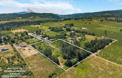 1810 CARTER Rd, HoodRiver, OR 97031
