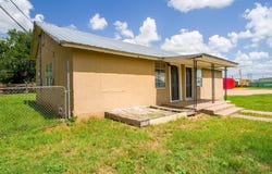 1004 Avon Ave, Llano, TX 78643