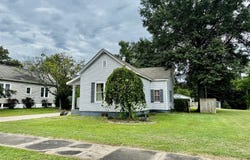 407 S Walnut, Carmi, IL 62821