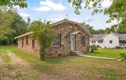 105 S Walnut Street, Crane, MO 65633