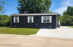 1200 Maple Leaf Court, Charlotte, MI 48813