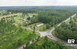 Day Rd, Robertsdale, AL 36567