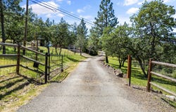 226 Entrada Drive, Eagle Point, OR 97524