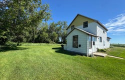 8618 67th St NE, Starkweather, ND 58377