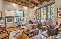 409 Apache St, Taos, NM 87571
