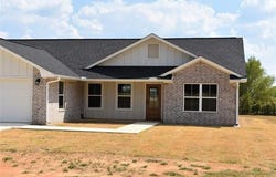 2911 E 2090 Road, Hugo, OK 74743